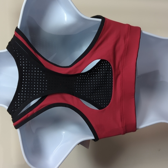 BNWT Yvette sports Bra cranberry black international size 75B (Small-Medium) - Picture 5 of 9